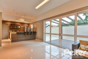 Apartamento à venda com 68m², 2 dormitórios, 1 suíte, 1 vaga, no bairro Tristeza em PORTO ALEGRE