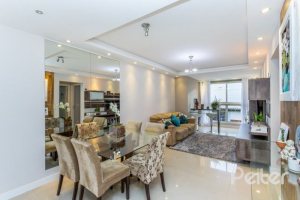 Apartamento à venda com 82m², 2 dormitórios, 1 suíte, 2 vagas, no bairro Ipanema em PORTO ALEGRE