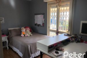 Casa em Condomínio à venda com 150m², 4 dormitórios, 1 suíte, 2 vagas, no bairro Cristal em Porto Alegre