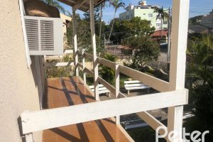 Casa em Condomínio à venda com 150m², 4 dormitórios, 1 suíte, 2 vagas, no bairro Cristal em Porto Alegre