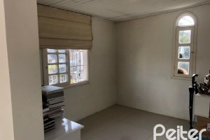 Casa em Condomínio à venda com 150m², 4 dormitórios, 1 suíte, 2 vagas, no bairro Cristal em Porto Alegre