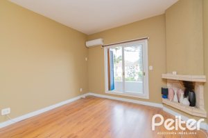 Casa à venda com 297m², 4 dormitórios, 2 suítes, 3 vagas, no bairro Tristeza em Porto Alegre