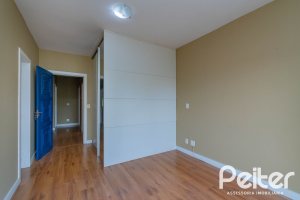 Casa à venda com 297m², 4 dormitórios, 2 suítes, 3 vagas, no bairro Tristeza em Porto Alegre