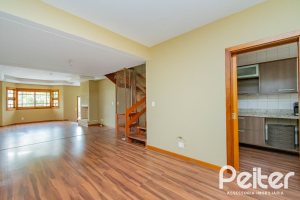 Casa à venda com 297m², 4 dormitórios, 2 suítes, 3 vagas, no bairro Tristeza em Porto Alegre