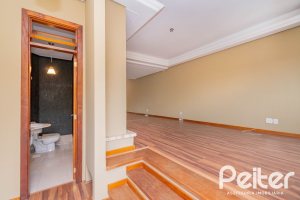 Casa à venda com 297m², 4 dormitórios, 2 suítes, 3 vagas, no bairro Tristeza em Porto Alegre