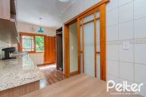 Casa à venda com 297m², 4 dormitórios, 2 suítes, 3 vagas, no bairro Tristeza em Porto Alegre