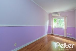 Casa à venda com 297m², 4 dormitórios, 2 suítes, 3 vagas, no bairro Tristeza em Porto Alegre