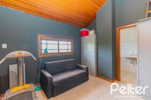 Casa à venda com 297m², 4 dormitórios, 2 suítes, 3 vagas, no bairro Tristeza em Porto Alegre