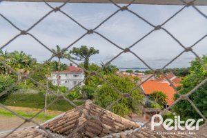 Casa à venda com 297m², 4 dormitórios, 2 suítes, 3 vagas, no bairro Tristeza em Porto Alegre