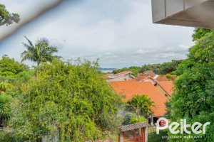 Casa à venda com 297m², 4 dormitórios, 2 suítes, 3 vagas, no bairro Tristeza em Porto Alegre