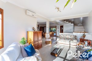 Casa à venda com 358m², 2 dormitórios, 2 suítes, 4 vagas, no bairro Jardim Isabel em Porto Alegre