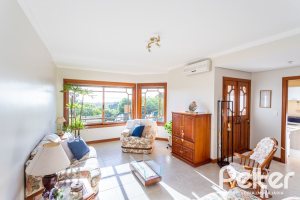 Casa à venda com 358m², 2 dormitórios, 2 suítes, 4 vagas, no bairro Jardim Isabel em Porto Alegre