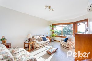 Casa à venda com 358m², 2 dormitórios, 2 suítes, 4 vagas, no bairro Jardim Isabel em Porto Alegre