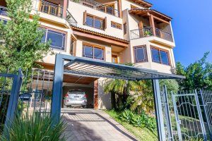 Casa à venda com 358m², 2 dormitórios, 2 suítes, 4 vagas, no bairro Jardim Isabel em Porto Alegre