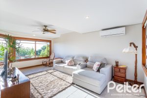 Casa à venda com 358m², 2 dormitórios, 2 suítes, 4 vagas, no bairro Jardim Isabel em Porto Alegre