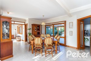 Casa à venda com 358m², 2 dormitórios, 2 suítes, 4 vagas, no bairro Jardim Isabel em Porto Alegre