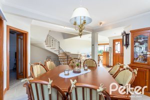 Casa à venda com 358m², 2 dormitórios, 2 suítes, 4 vagas, no bairro Jardim Isabel em Porto Alegre