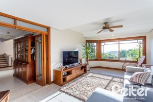 Casa à venda com 358m², 2 dormitórios, 2 suítes, 4 vagas, no bairro Jardim Isabel em Porto Alegre