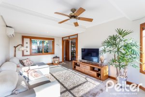 Casa à venda com 358m², 2 dormitórios, 2 suítes, 4 vagas, no bairro Jardim Isabel em Porto Alegre