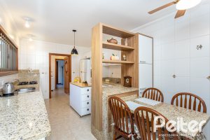 Casa à venda com 358m², 2 dormitórios, 2 suítes, 4 vagas, no bairro Jardim Isabel em Porto Alegre