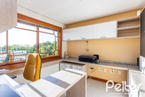 Casa à venda com 358m², 2 dormitórios, 2 suítes, 4 vagas, no bairro Jardim Isabel em Porto Alegre