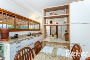 Casa à venda com 358m², 2 dormitórios, 2 suítes, 4 vagas, no bairro Jardim Isabel em Porto Alegre