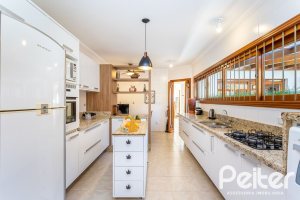 Casa à venda com 358m², 2 dormitórios, 2 suítes, 4 vagas, no bairro Jardim Isabel em Porto Alegre