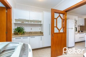 Casa à venda com 358m², 2 dormitórios, 2 suítes, 4 vagas, no bairro Jardim Isabel em Porto Alegre