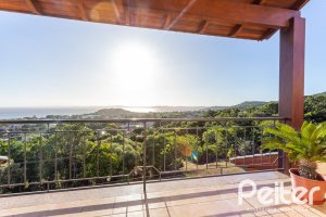 Casa à venda com 358m², 2 dormitórios, 2 suítes, 4 vagas, no bairro Jardim Isabel em Porto Alegre