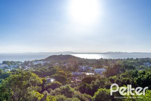 Casa à venda com 358m², 2 dormitórios, 2 suítes, 4 vagas, no bairro Jardim Isabel em Porto Alegre