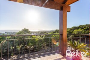 Casa à venda com 358m², 2 dormitórios, 2 suítes, 4 vagas, no bairro Jardim Isabel em Porto Alegre