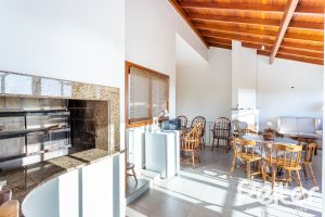 Casa à venda com 358m², 2 dormitórios, 2 suítes, 4 vagas, no bairro Jardim Isabel em Porto Alegre