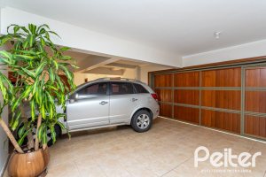 Casa à venda com 358m², 2 dormitórios, 2 suítes, 4 vagas, no bairro Jardim Isabel em Porto Alegre