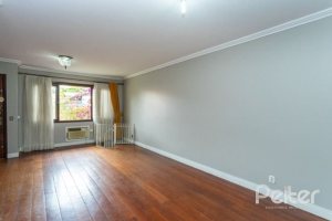 Casa à venda com 210m², 3 dormitórios, 1 suíte, 4 vagas, no bairro Cristal em Porto Alegre