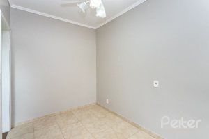 Casa à venda com 210m², 3 dormitórios, 1 suíte, 4 vagas, no bairro Cristal em Porto Alegre