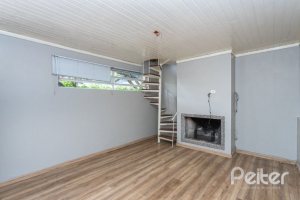 Casa à venda com 210m², 3 dormitórios, 1 suíte, 4 vagas, no bairro Cristal em Porto Alegre