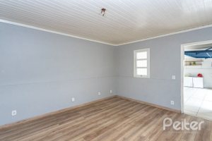 Casa à venda com 210m², 3 dormitórios, 1 suíte, 4 vagas, no bairro Cristal em Porto Alegre