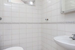 Casa à venda com 210m², 3 dormitórios, 1 suíte, 4 vagas, no bairro Cristal em Porto Alegre