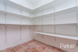 Casa à venda com 210m², 3 dormitórios, 1 suíte, 4 vagas, no bairro Cristal em Porto Alegre