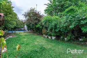 Casa à venda com 210m², 3 dormitórios, 1 suíte, 4 vagas, no bairro Cristal em Porto Alegre