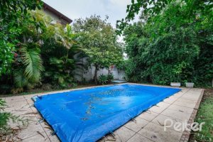 Casa à venda com 210m², 3 dormitórios, 1 suíte, 4 vagas, no bairro Cristal em Porto Alegre