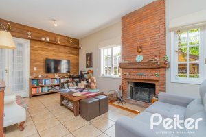 Casa à venda com 352m², 3 dormitórios, 1 suíte, 4 vagas, no bairro Belém Novo em Porto Alegre