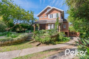 Casa à venda com 352m², 3 dormitórios, 1 suíte, 4 vagas, no bairro Belém Novo em Porto Alegre