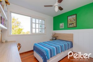 Casa à venda com 352m², 3 dormitórios, 1 suíte, 4 vagas, no bairro Belém Novo em Porto Alegre