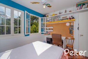 Casa à venda com 352m², 3 dormitórios, 1 suíte, 4 vagas, no bairro Belém Novo em Porto Alegre