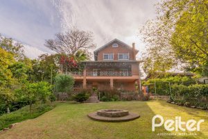 Casa à venda com 352m², 3 dormitórios, 1 suíte, 4 vagas, no bairro Belém Novo em Porto Alegre