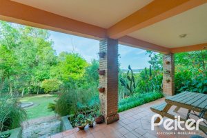 Casa à venda com 352m², 3 dormitórios, 1 suíte, 4 vagas, no bairro Belém Novo em Porto Alegre