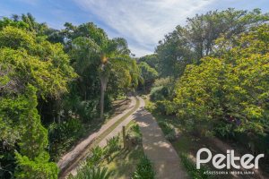Casa à venda com 352m², 3 dormitórios, 1 suíte, 4 vagas, no bairro Belém Novo em Porto Alegre