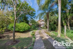 Casa à venda com 352m², 3 dormitórios, 1 suíte, 4 vagas, no bairro Belém Novo em Porto Alegre