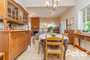 Casa à venda com 352m², 3 dormitórios, 1 suíte, 4 vagas, no bairro Belém Novo em Porto Alegre